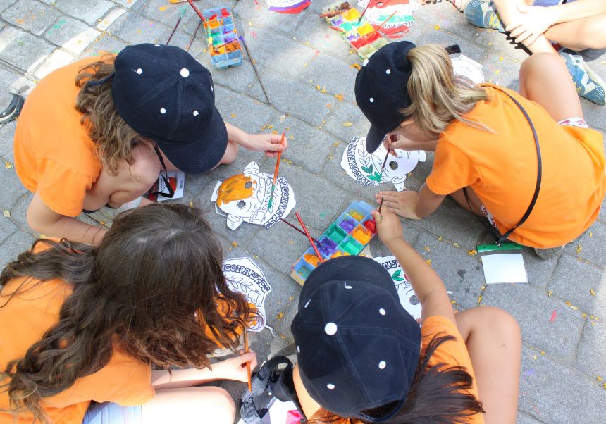 Niños de Nau Menuda en la escuela de verano 2025